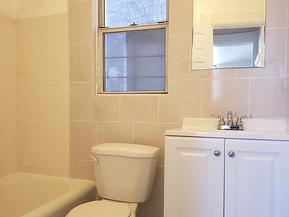 5th image of 160 Elliott Ave APT 2N