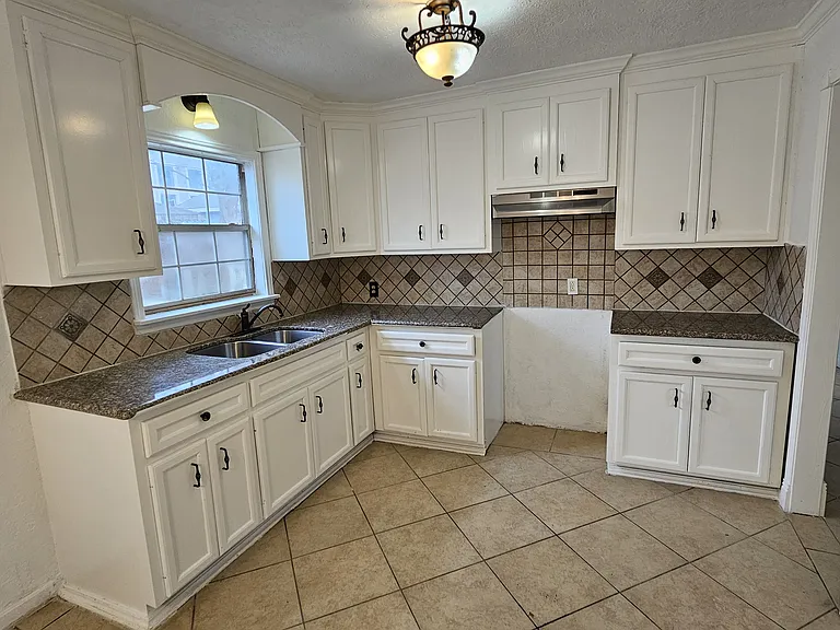 5643 Oriole St — Photo 3