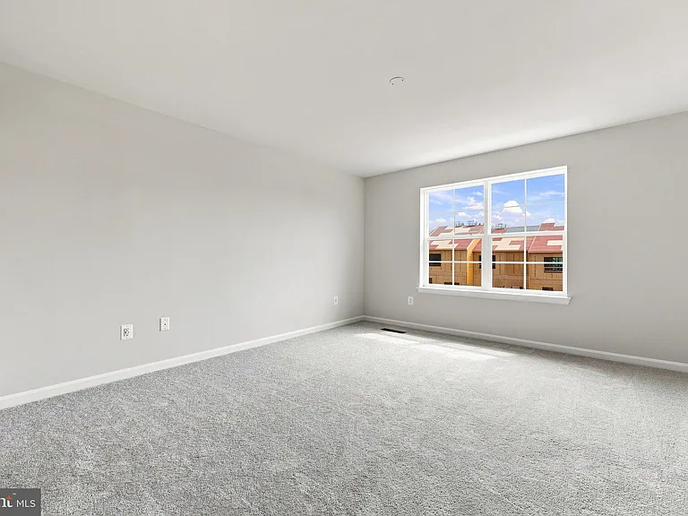 394 Seeback Dr — Photo 25