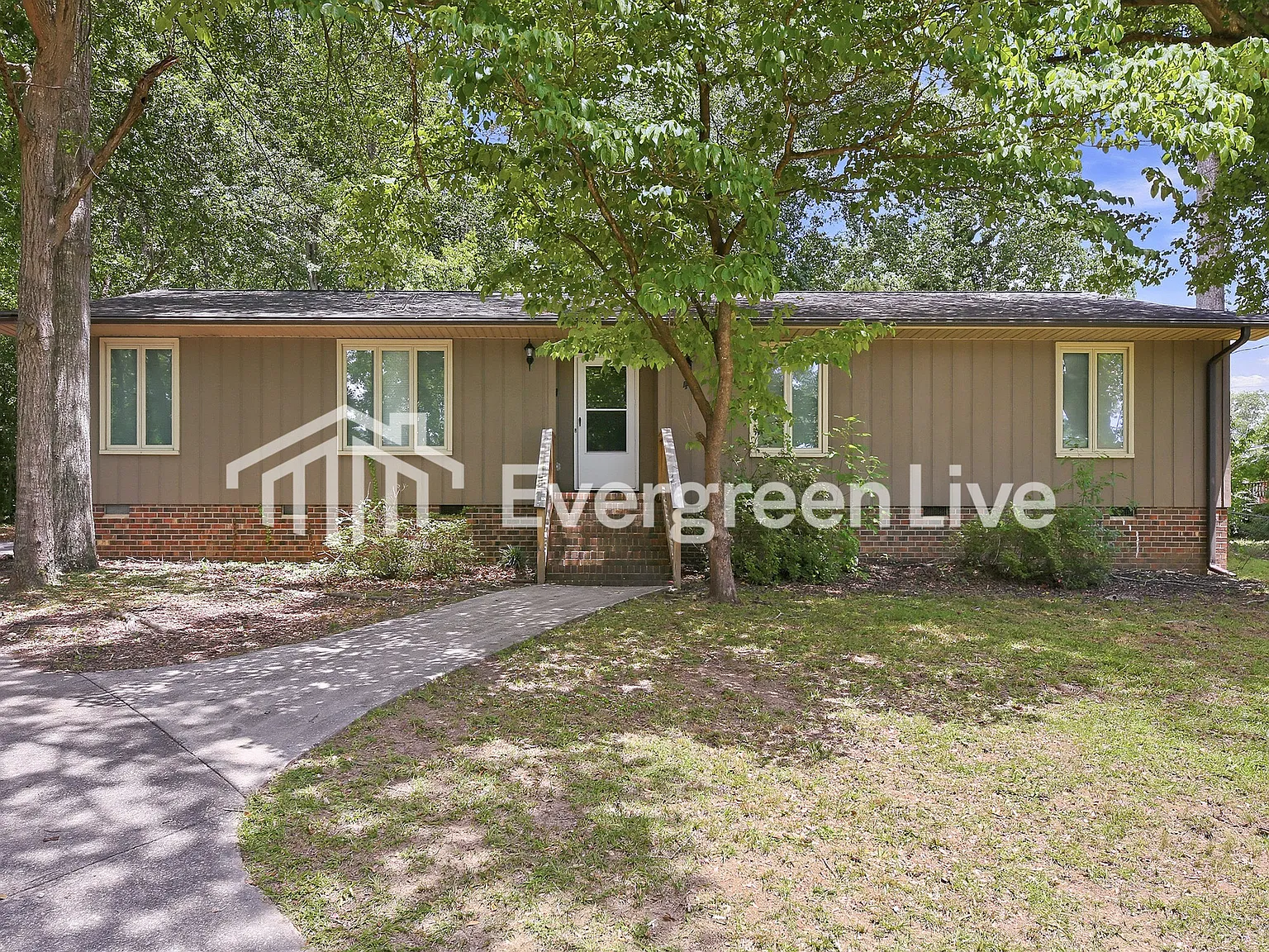 3 bed, 2.0 bath, 2340 sqft, $1,795 — Photo 1