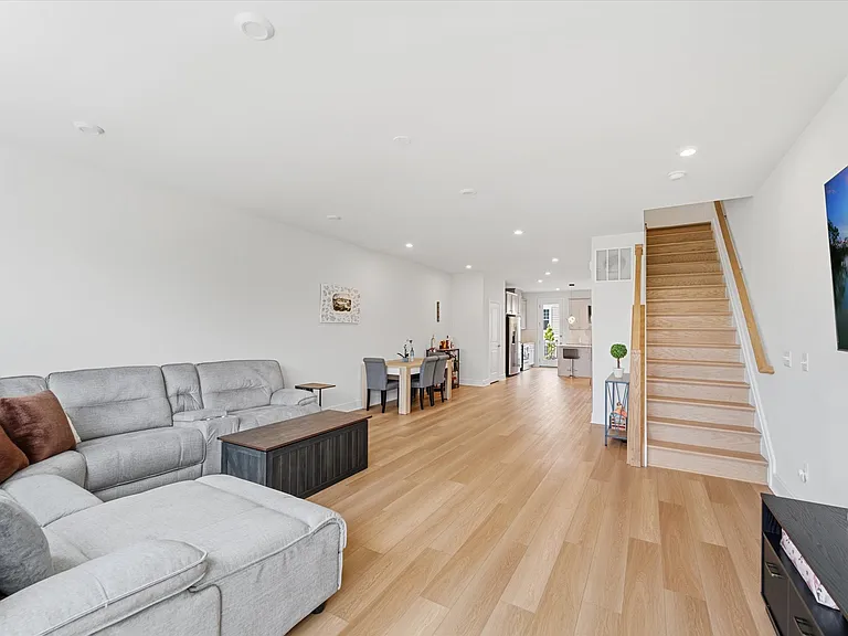 4256 Frost St — Photo 18