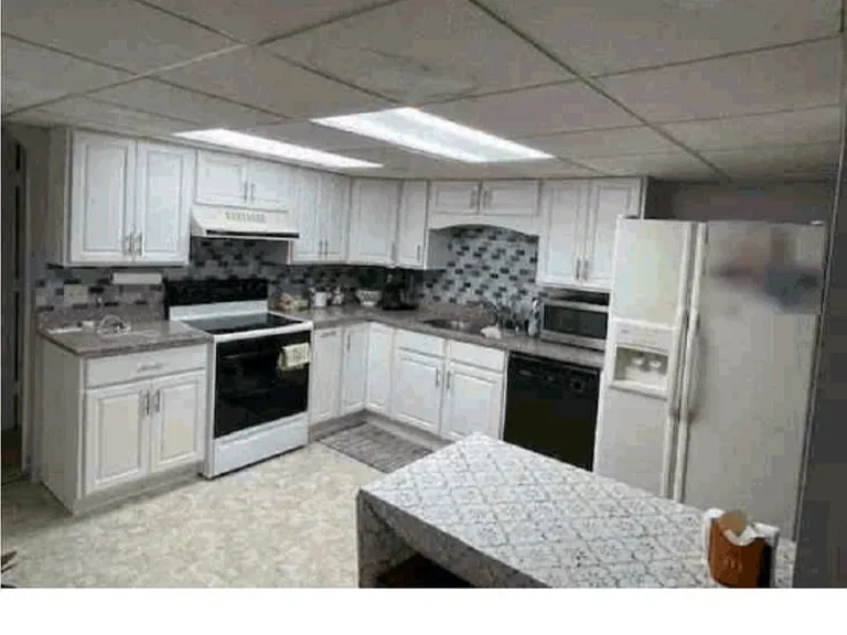17 Shadowbrook Ln #32 — Photo 16