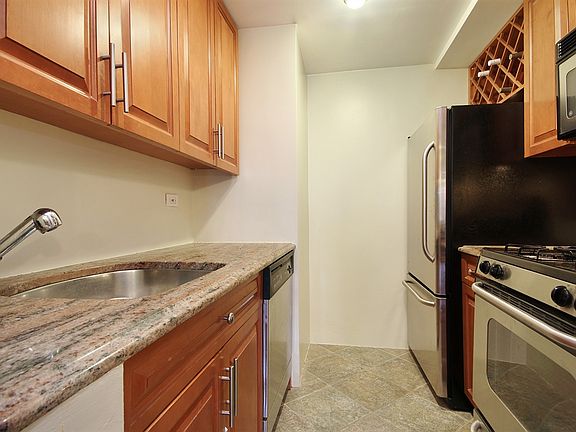 2nd image of 445 5th Ave #26E