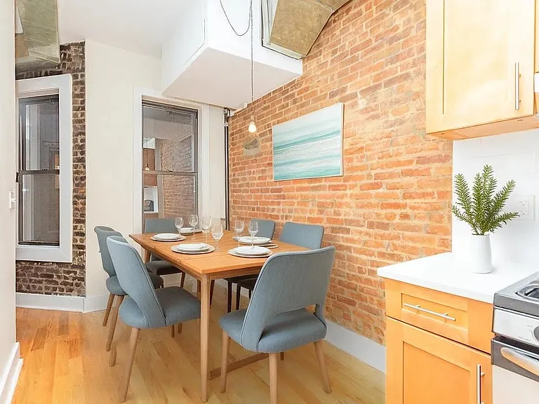 236 Irving Ave #1R — Photo 4