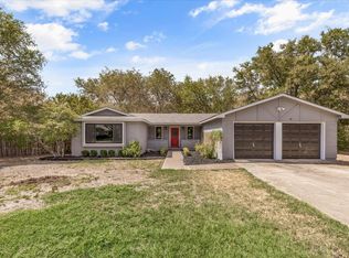 901 Timberline Ct, Benbrook, TX 76126