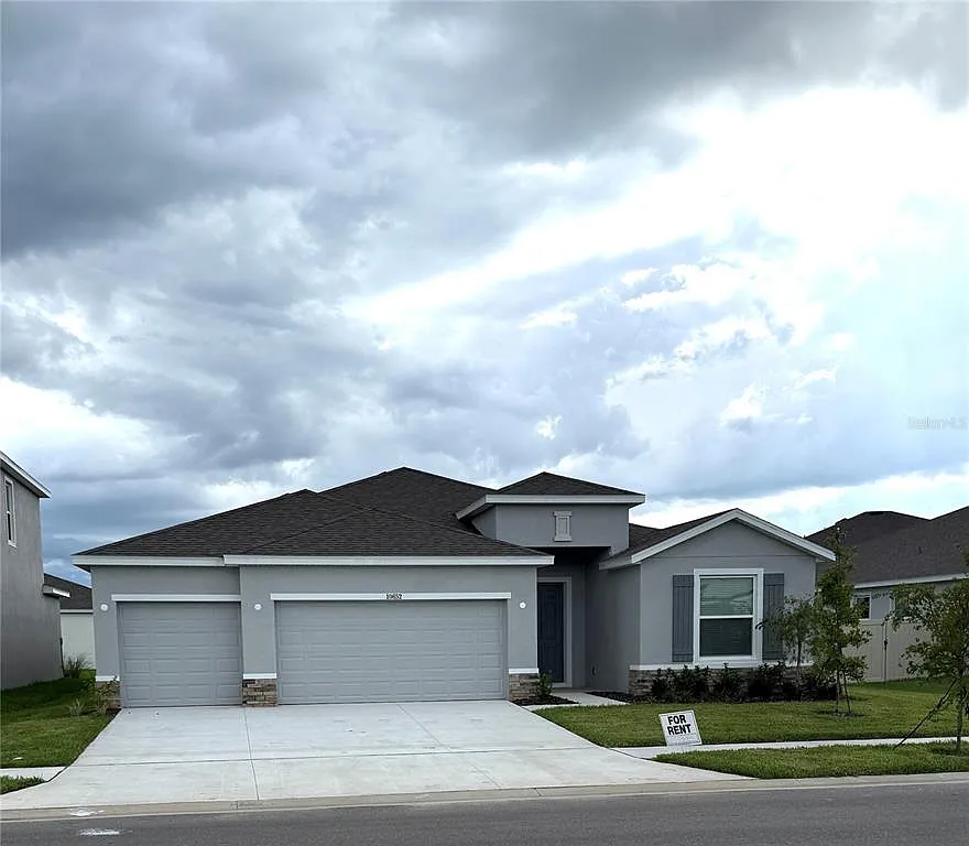 4 bed, 3.0 bath, 2537 sqft, $3,100 — Photo 1