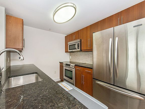 4th image of 88 Morgan St APT 3709