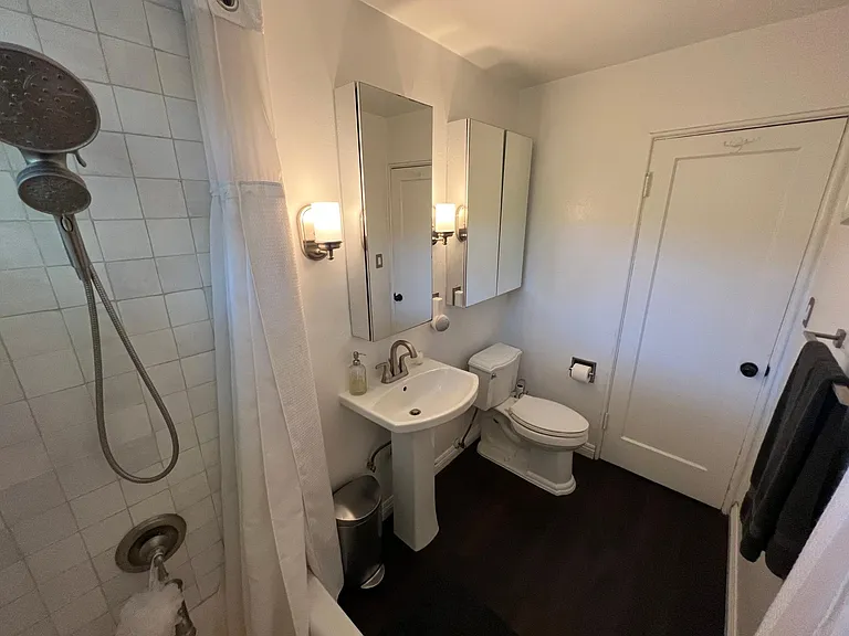 Bathroom 1
TONS OF STORAGE FOR A BEAUTY PRODUCT JUNKY!