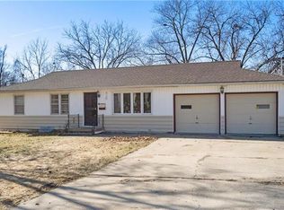 8700 Glenwood Ave, Raytown, MO 64138