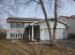 10490 Lee Dr, Eden Prairie, MN 55347