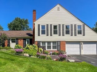 5285 Hardwoods Dr, West Bloomfield, MI 48323
