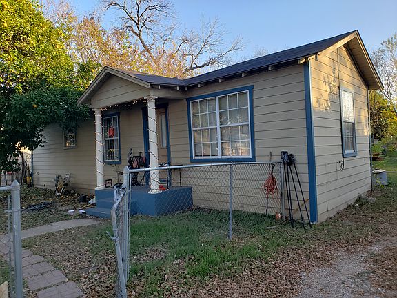 4th image of 826 Hoover Ave