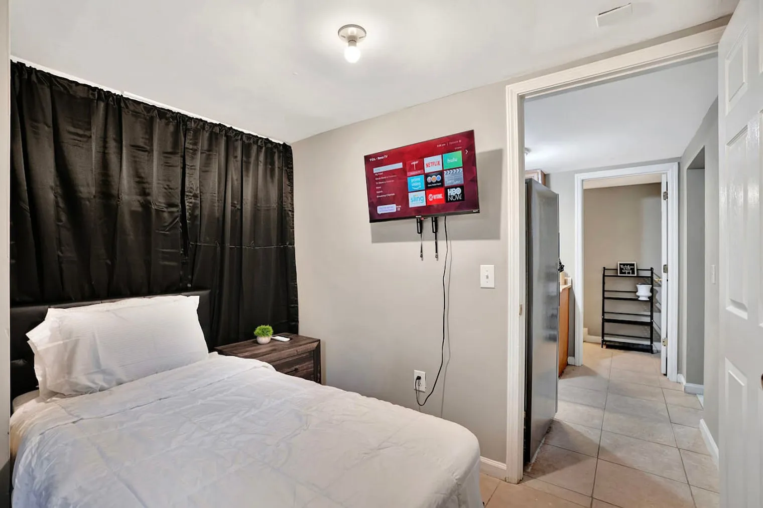 2 bed, 1.0 bath, $2,183 — Photo 4