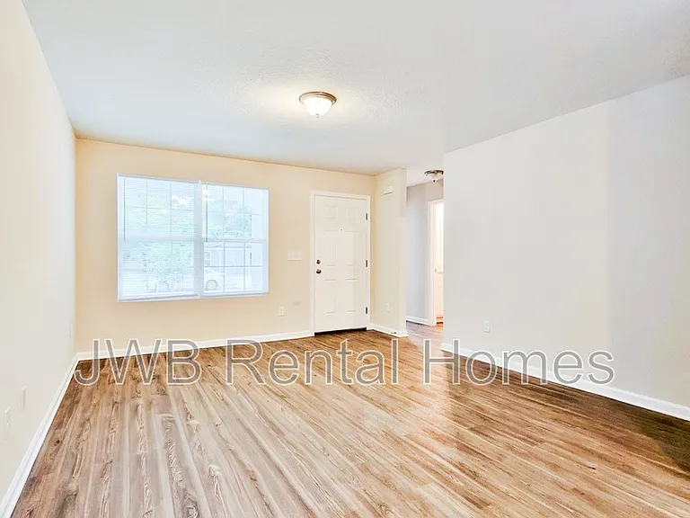 1427 W 23rd St — Photo 6