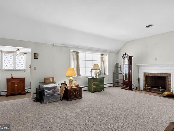 4th image of 10 Taylor St