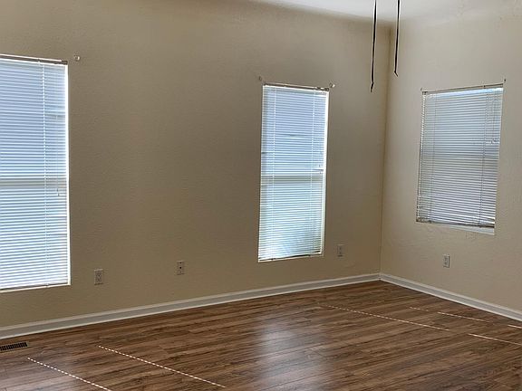 3rd image of 1140 Parker Ave