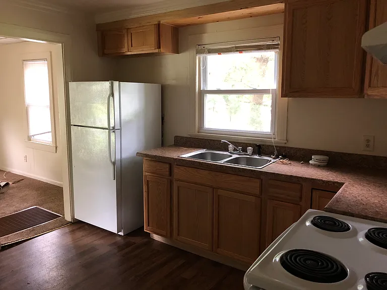 1502 Rose Dr — Photo 5