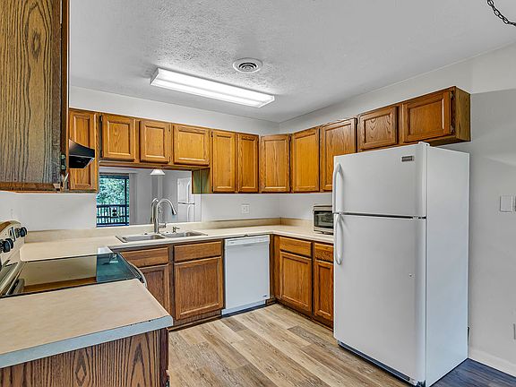 2nd image of 5 Church Dr #3
