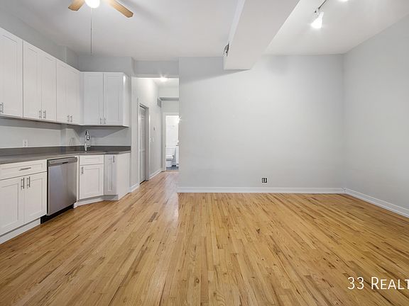 2nd image of 1437 W Superior St APT 1R