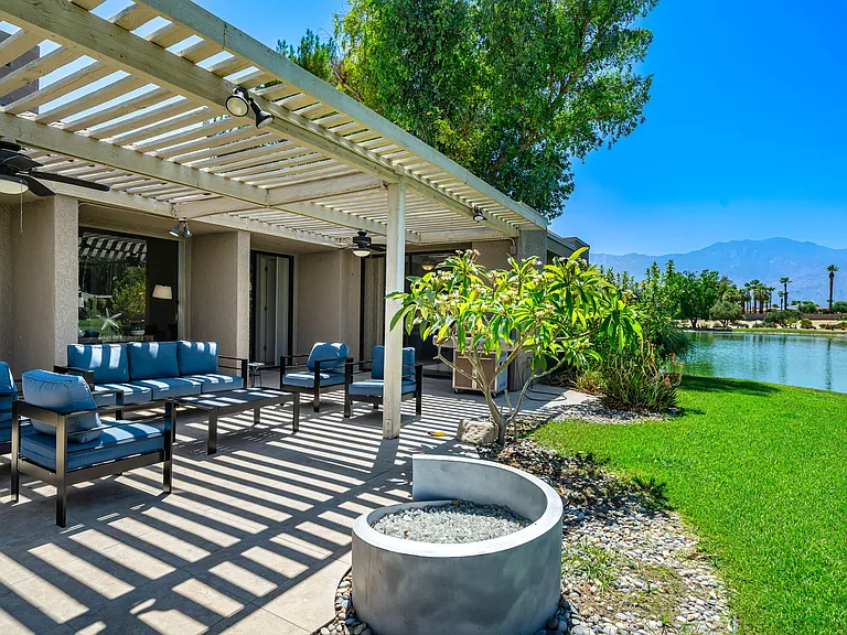 521 Desert West Dr — Photo 16