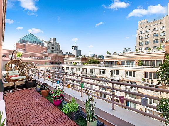 4th image of 350 W 50th St APT 5EE