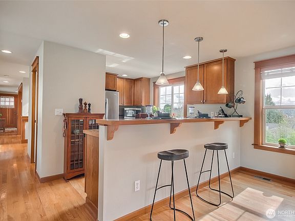5th image of 4415 40th Avenue SW