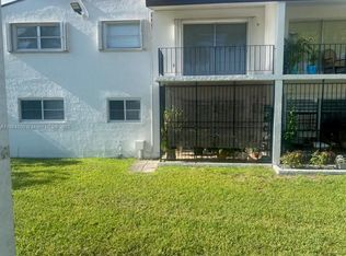 9520 SW 8th St APT 111, Miami, FL 33174