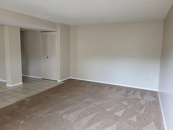 4th image of 8652 W 85th St