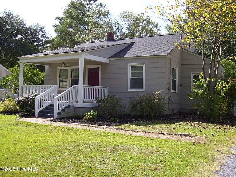 402 Sanborn St — Photo 3