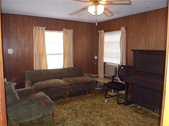 3rd image of 705 Penrod Dr