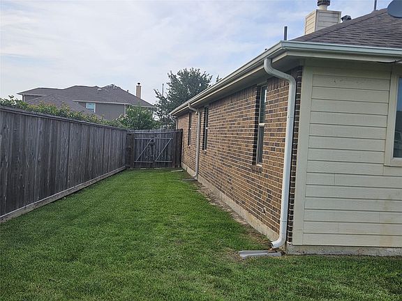 5th image of 2406 Santiago Ln