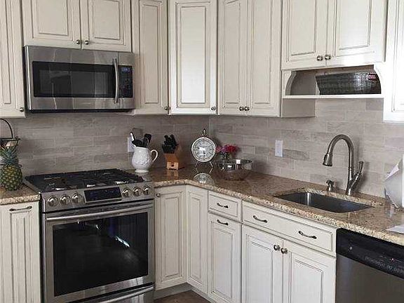 2nd image of 37 Roosevelt Ave