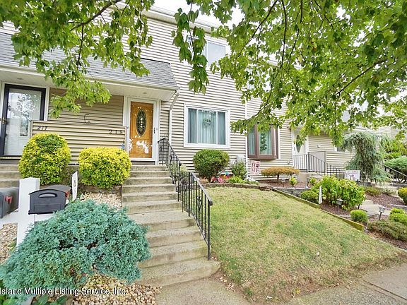 2nd image of 215 Balsam Pl