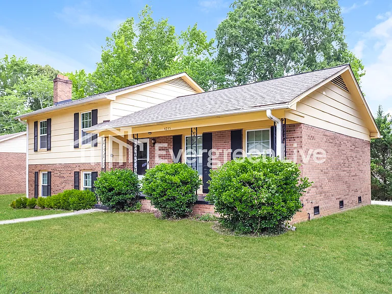 4235 Queen Beth Dr — Photo 2