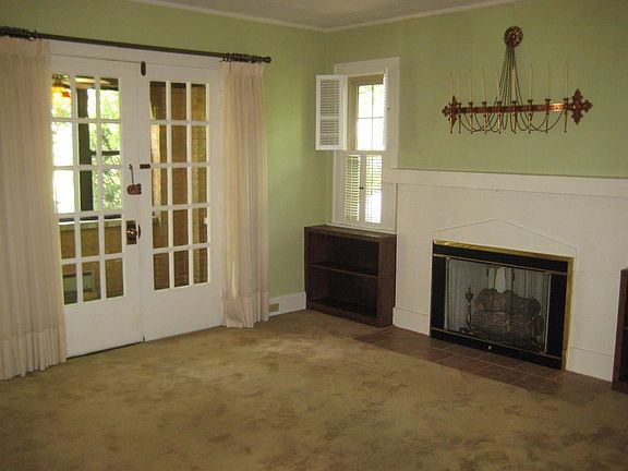 3rd image of 2711 Powell Dr