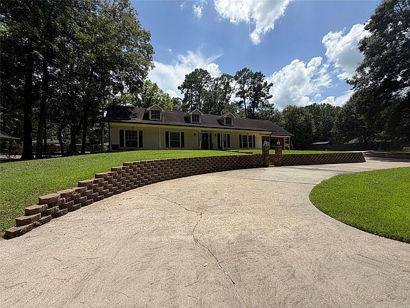 2nd image of 936 Hunterwood Dr