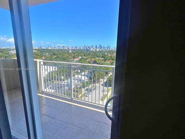 2425 SW 27th Ave #1004 — Photo 24