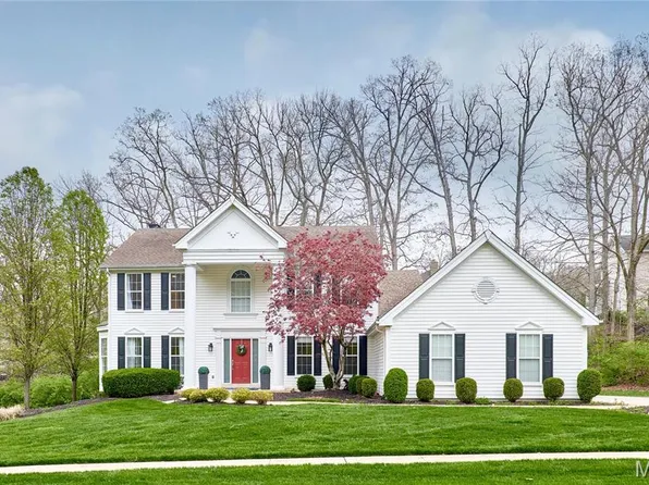 16716 Highland Summit Dr, Ballwin, MO 63011