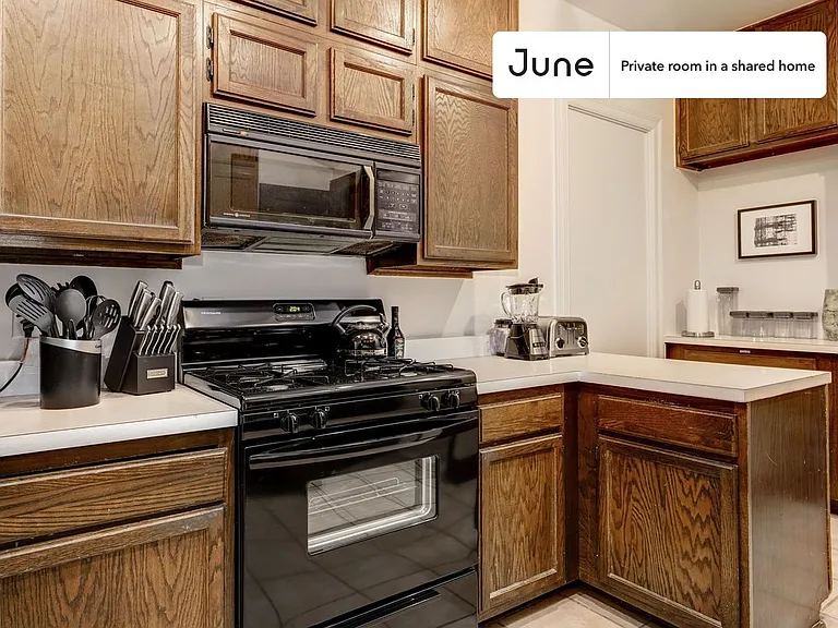 2270 Cathedral Ave NW #1A — Photo 5