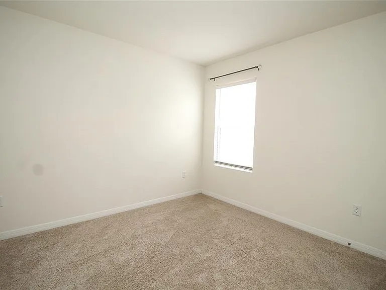 9488 Black Walnut Dr — Photo 13