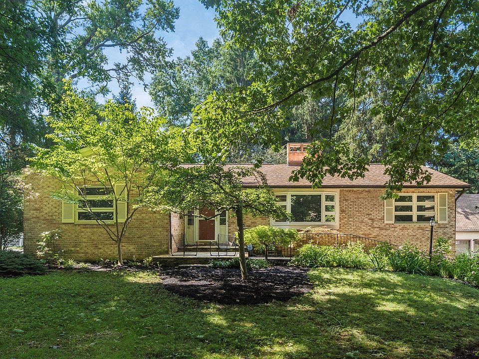 1st image of 187 Riverview Park Dr