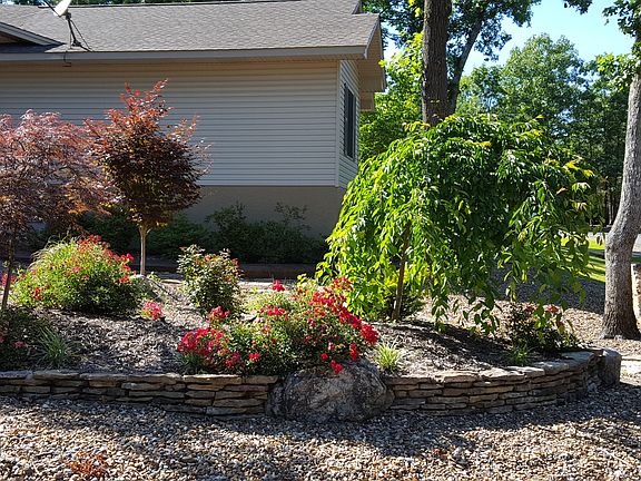 landscaped side yard