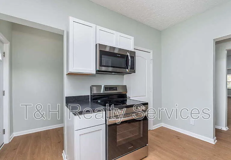 326 Jefferson Ave — Photo 16