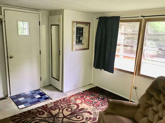 5th image of 210 Tamarac Dr