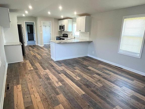 3rd image of 7 Denbigh Ln