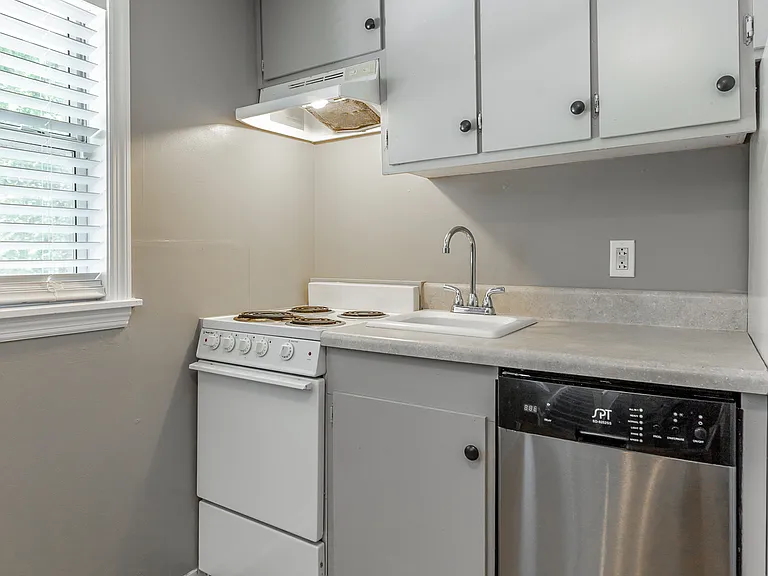 1209 Hanover St — Photo 33