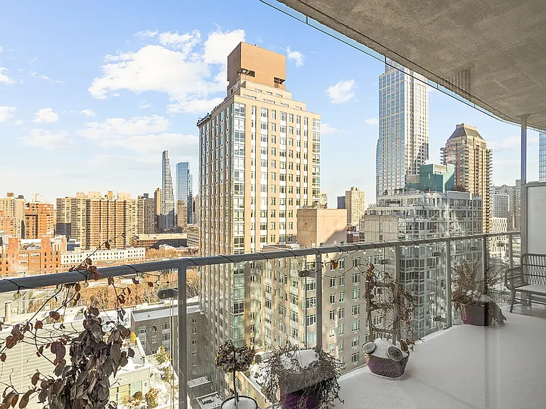 555 W 59th St #21A — Photo 2