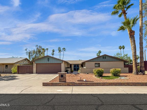 2nd image of 709 E ROYAL PALM Road E