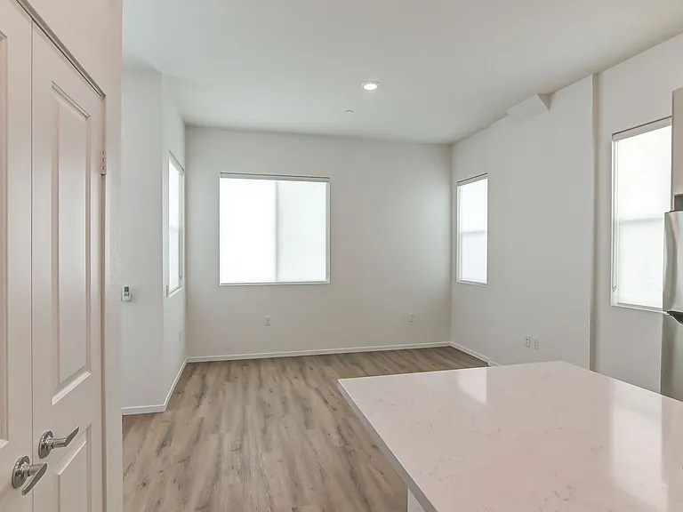 2040 N Highland Ave — Photo 14
