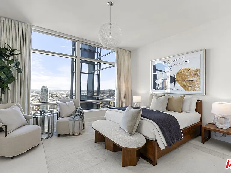 900 W Olympic Blvd #47G — Photo 41
